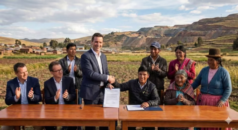Les dirigeants de la communauté examinent les termes de l'accord sur les avantages pour la communauté lors de la négociation du projet d'exploitation minière